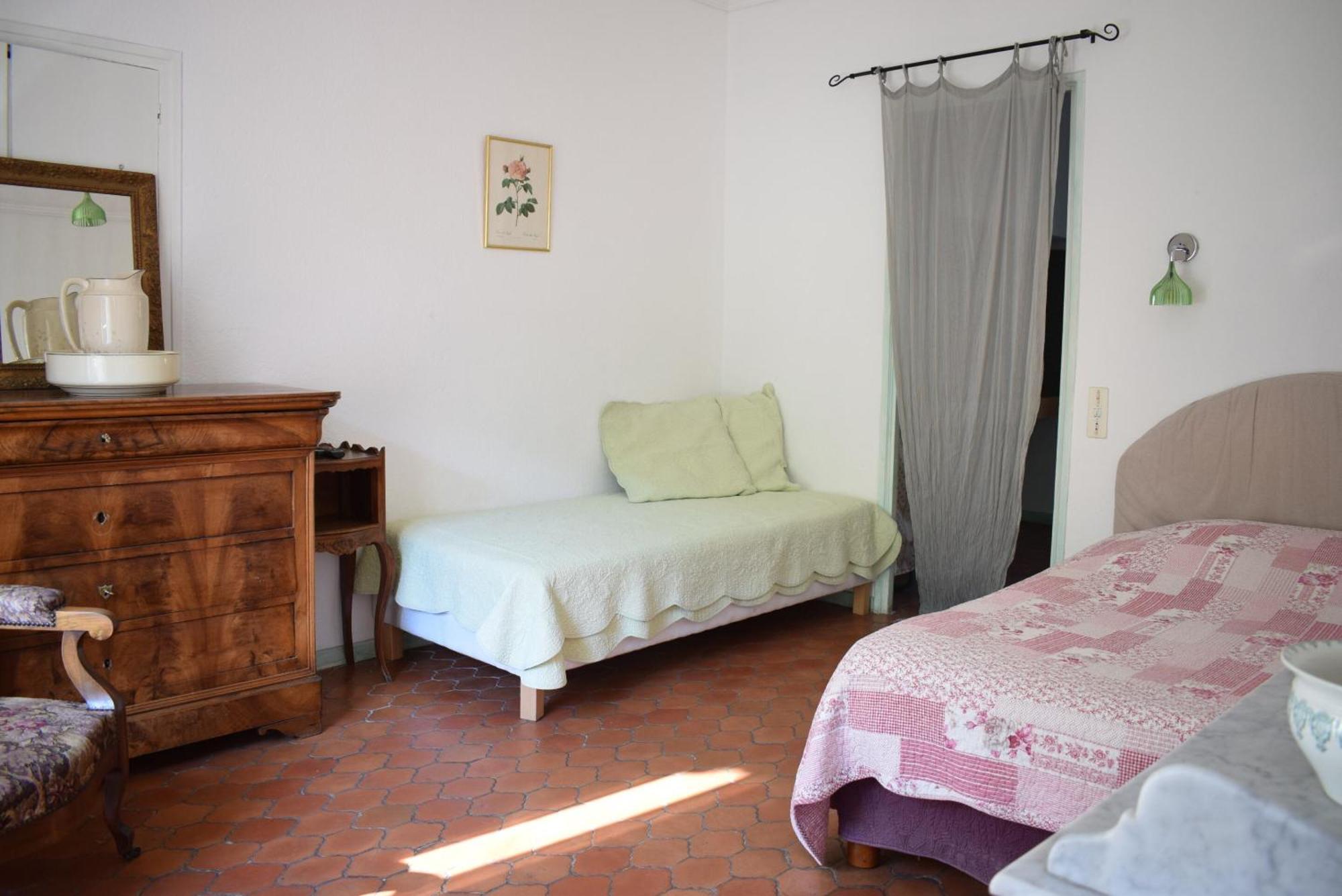 La Figuiere De Vaucluse 2*